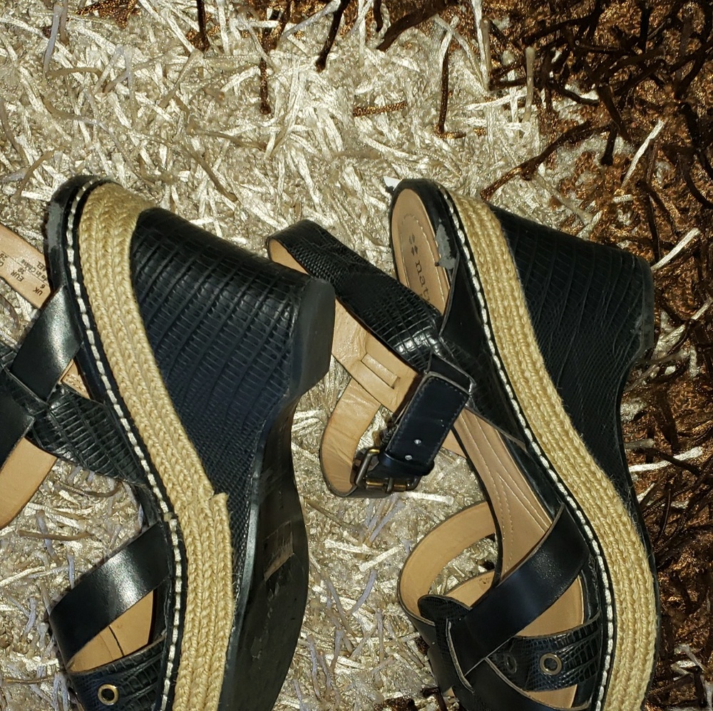 Shoe